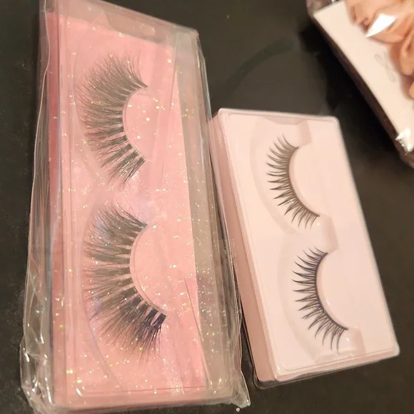 Pretty girl eyelashes 💕 - Picture 5 of 5